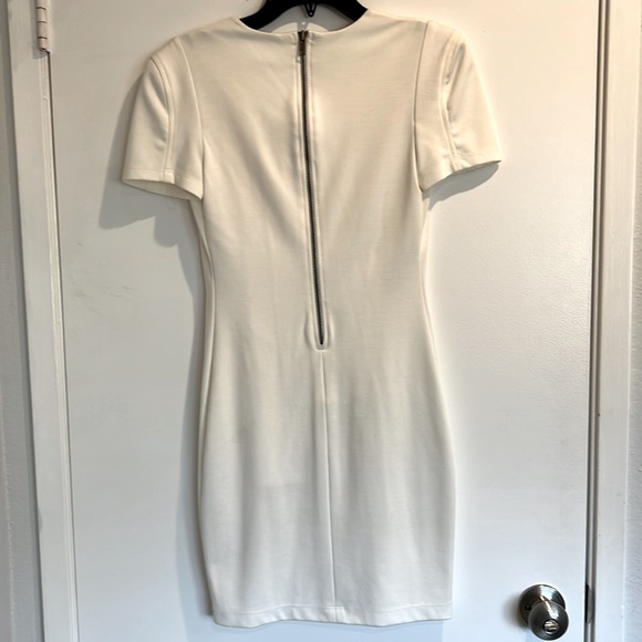 Foreign Exchange white fitted V neck mini - Picture 4 of 5
